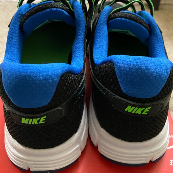 NEW Women Nike Shoes - Picture 3 of 6